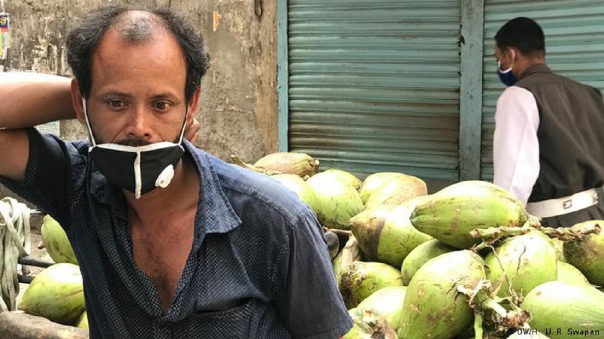 সংক্রমণ বাড়ায় ভোগান্তিতে নিম্নবিত্তরা, আবারও কাজ হারানোর শঙ্কা