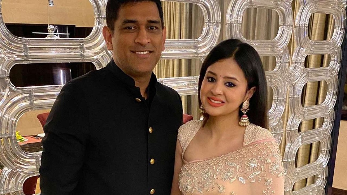 প্রথমবার ধোনিকে দেখে যেমন মনে হয়েছিল স্ত্রীর