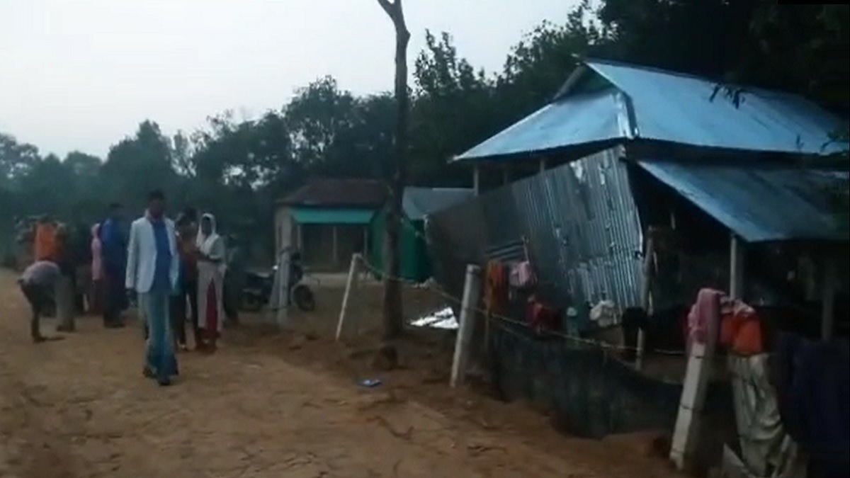 গাজীপুরে উচ্ছেদ অভিযানে গিয়ে অবরুদ্ধ বন কর্মকর্তা, আহত ৫