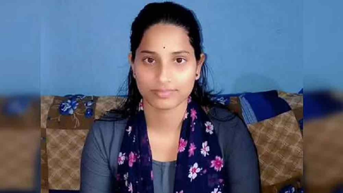 বিয়ের ছ’মাসেই কোভিডে স্বামীর মৃত্যু, চিকিৎসার ৪০ লাখ টাকা ত্রাণ তহবিলে দিলেন তরুণী