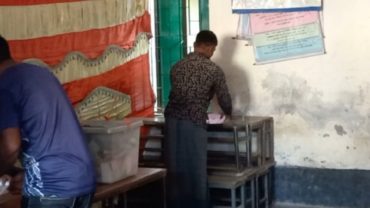 পাংশার পাট্টায় উন্মুক্ত স্থানে ভোট