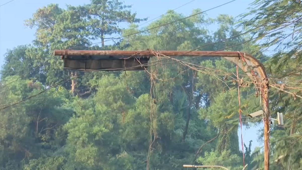 চট্টগ্রামের সড়কে জ্বলে না সিগন্যাল বাতি