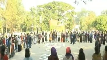 শাবিপ্রবিতে অবরোধ প্রত্যাহার, তবে ভিসির পদত্যাগে অহিংস আন্দোলনের ঘোষণা