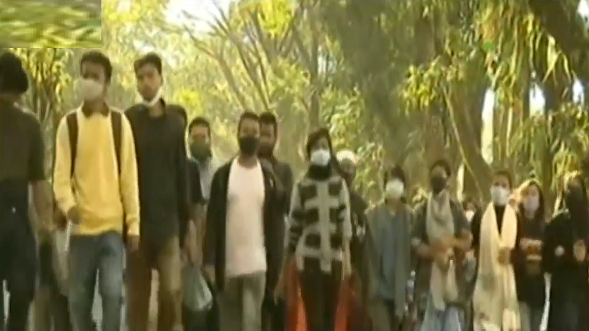 হল ছাড়ার নির্দেশ মানেনি শাবিপ্রবির অনেক শিক্ষার্থী, চলছে আন্দোলন