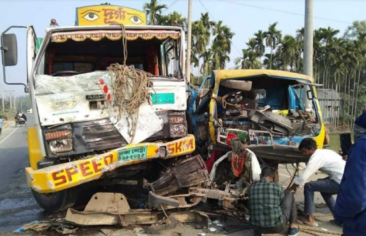 টাঙ্গাইলে ট্রাক-পিকআপ ভ্যানের মুখোমুখি সংঘর্ষ, নিহত ২