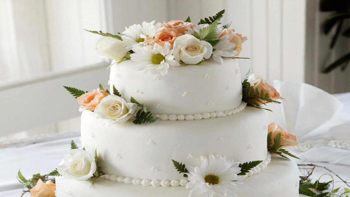 বিয়েতে কেক কাটায় ডিভোর্স চাইলেন স্ত্রী!