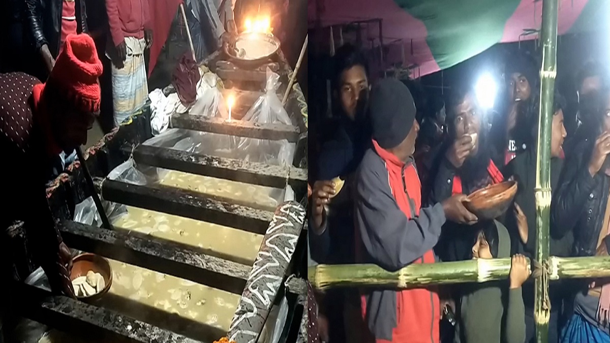 নৌকায় ভেজানো দুধ চিতই; খেলেই পূরণ হয় মনের আশা!