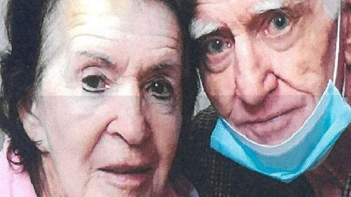 হাসপাতালের বেডে প্রেম; ৮৪ বছরের প্রেমিকাকে নিয়ে পালালেন আশি বছরের বৃদ্ধ