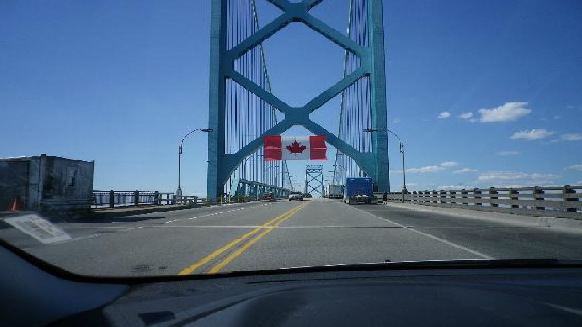 অ্যাম্বাসেডর ব্রিজের অবরোধ প্রত্যাহার