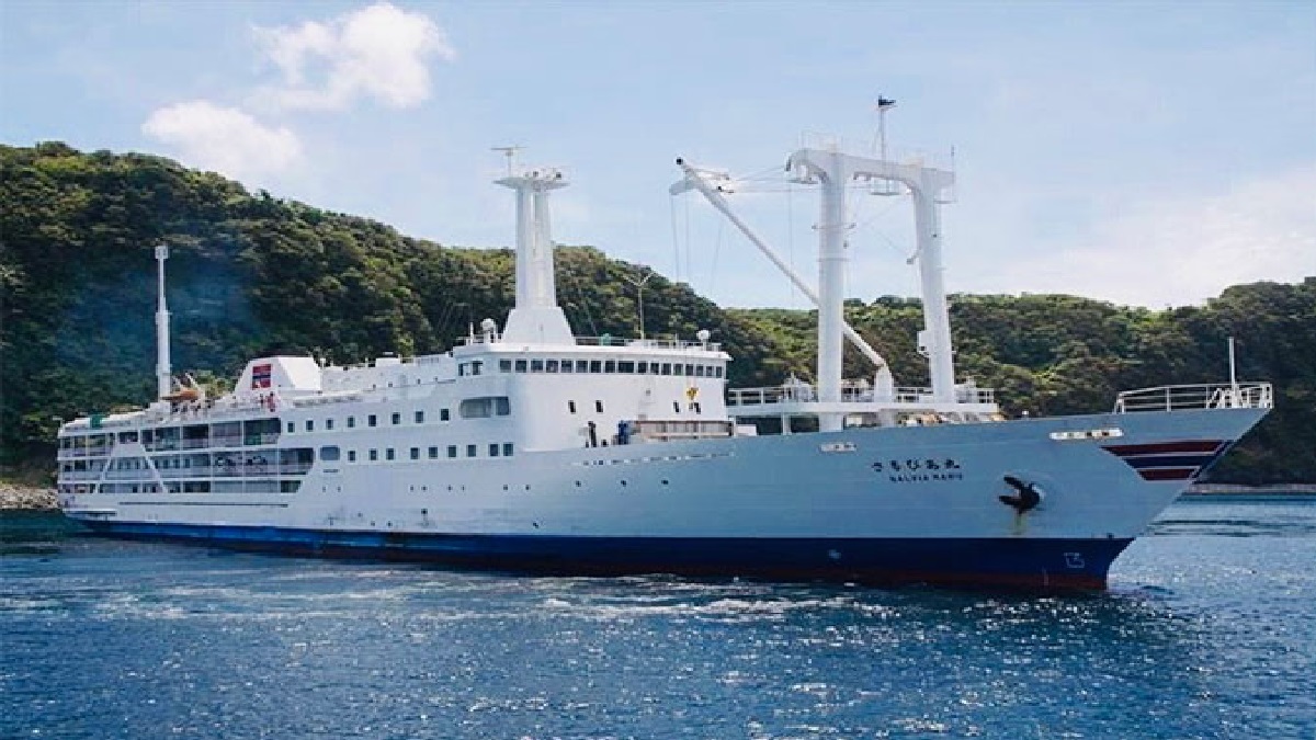 সেন্টমার্টিনগামী বিলাসবহুল জাহাজে আগুন