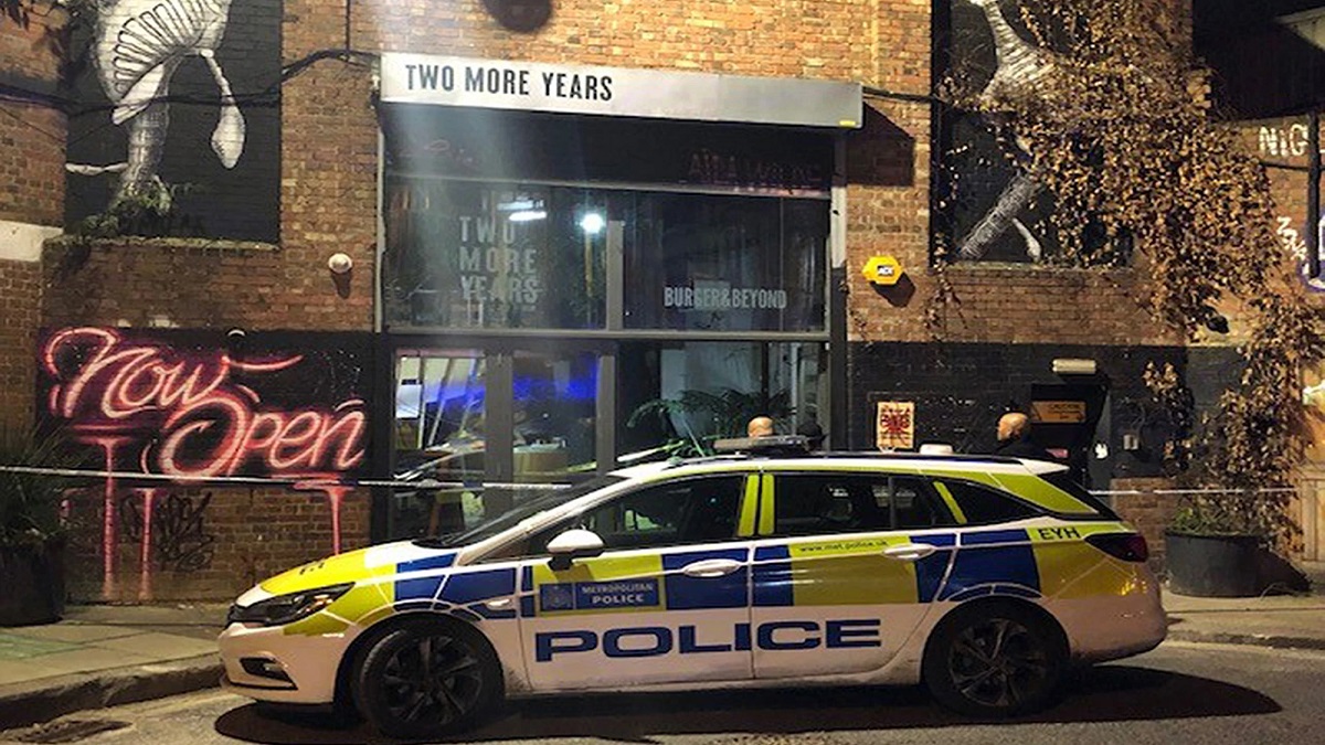 লন্ডনে পানশালায় মেঝে ভেঙে গুরুতর আহত ১৩