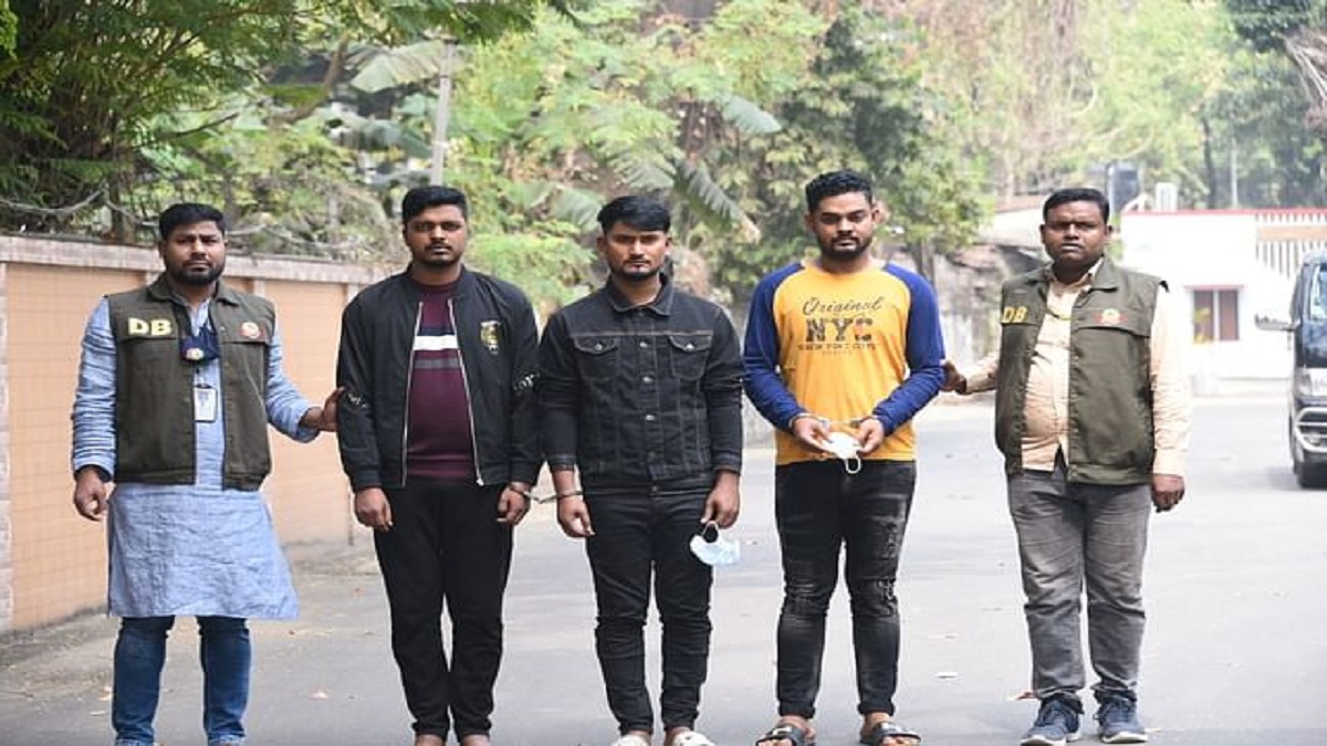 অনলাইনে জুয়া, বিদেশে কোটি কোটি টাকা পাচার করত চক্রটি