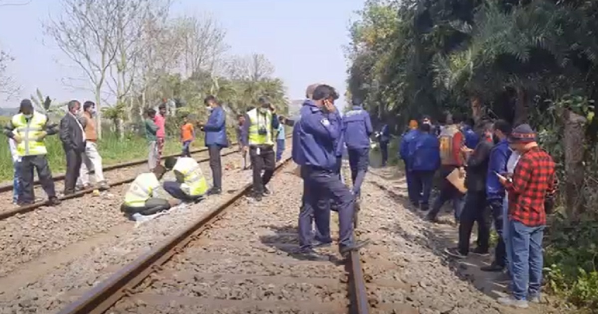 চুয়াডাঙ্গার রেললাইন থেকে মুখ বাঁধা রক্তাক্ত মরদেহ উদ্ধার