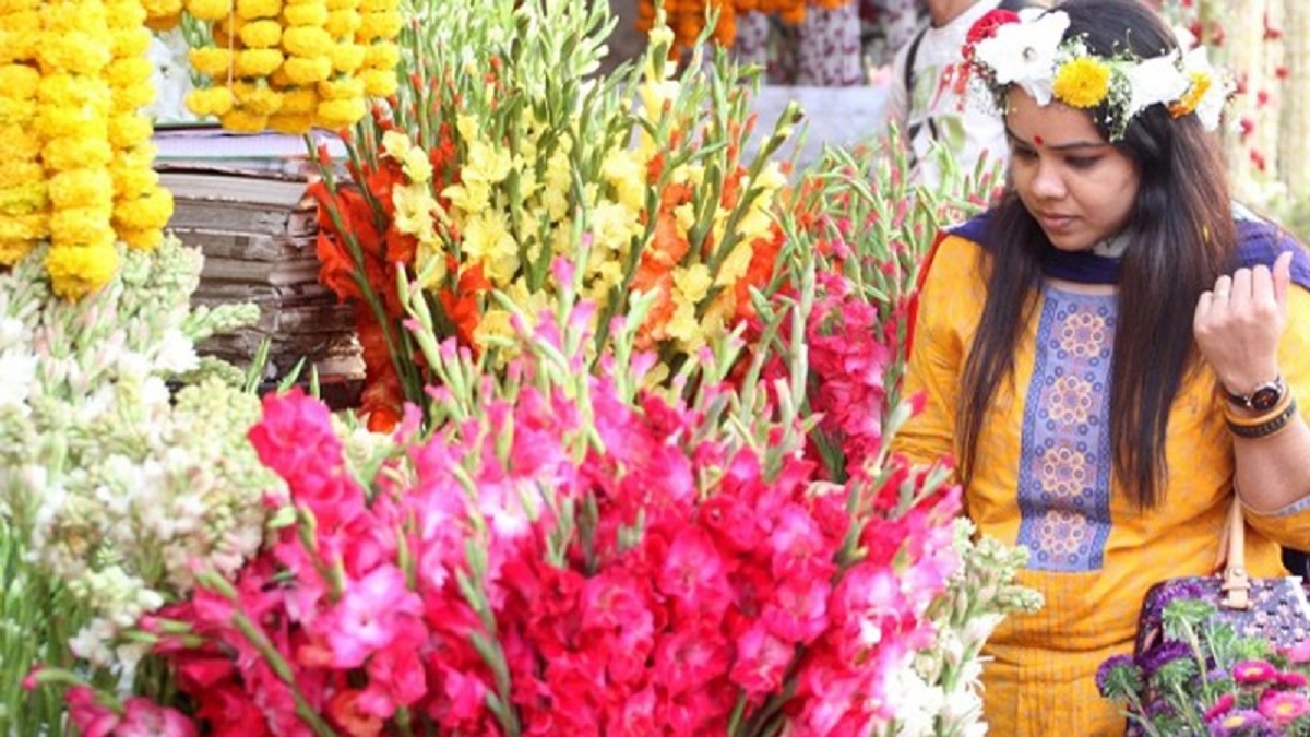 ফুলের বাজারে ভালোবাসা দিবসের আগুন