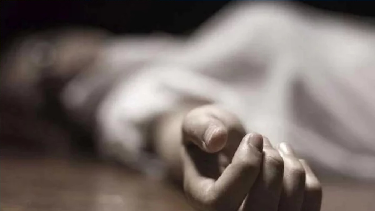 বকুনি দেয়ায় ফ্রাই প্যান দিয়ে পিটিয়ে মাকে হত্যা