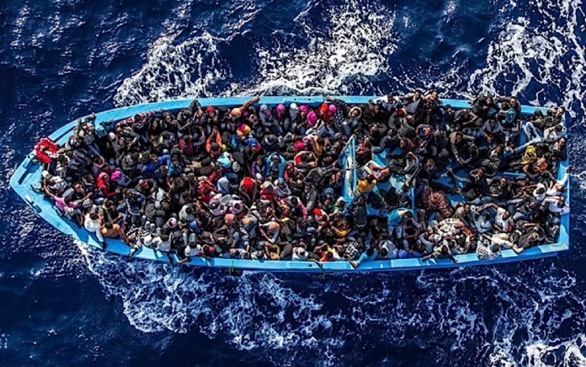 ভূমধ্যসাগর থেকে উদ্ধার প্রায় ৩০০ অভিবাসন প্রত্যাশী