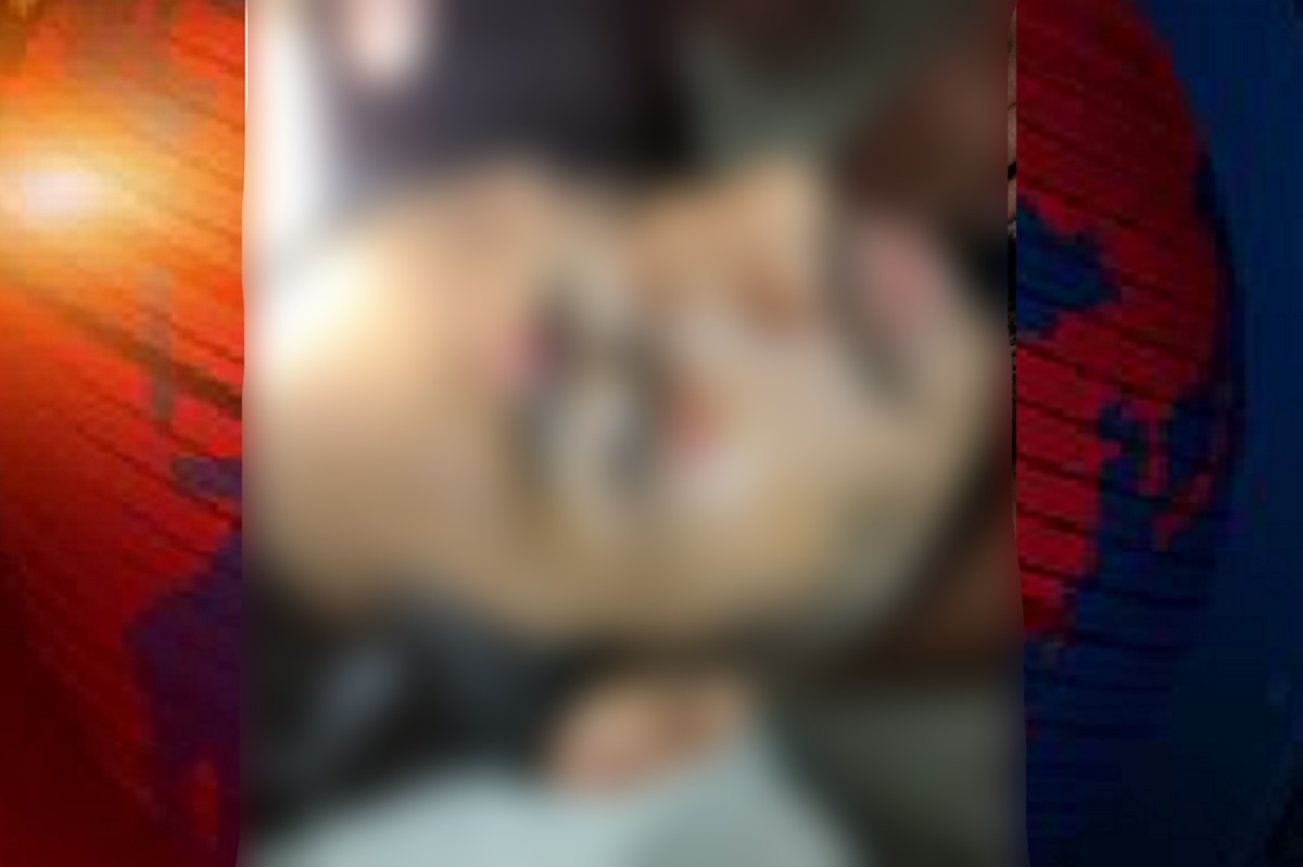 চলন্ত ট্রেনে পাথর ছোড়ায় আহত রাবি শিক্ষার্থী, প্রতিবাদে সহপাঠী-শিক্ষকদের মানববন্ধন