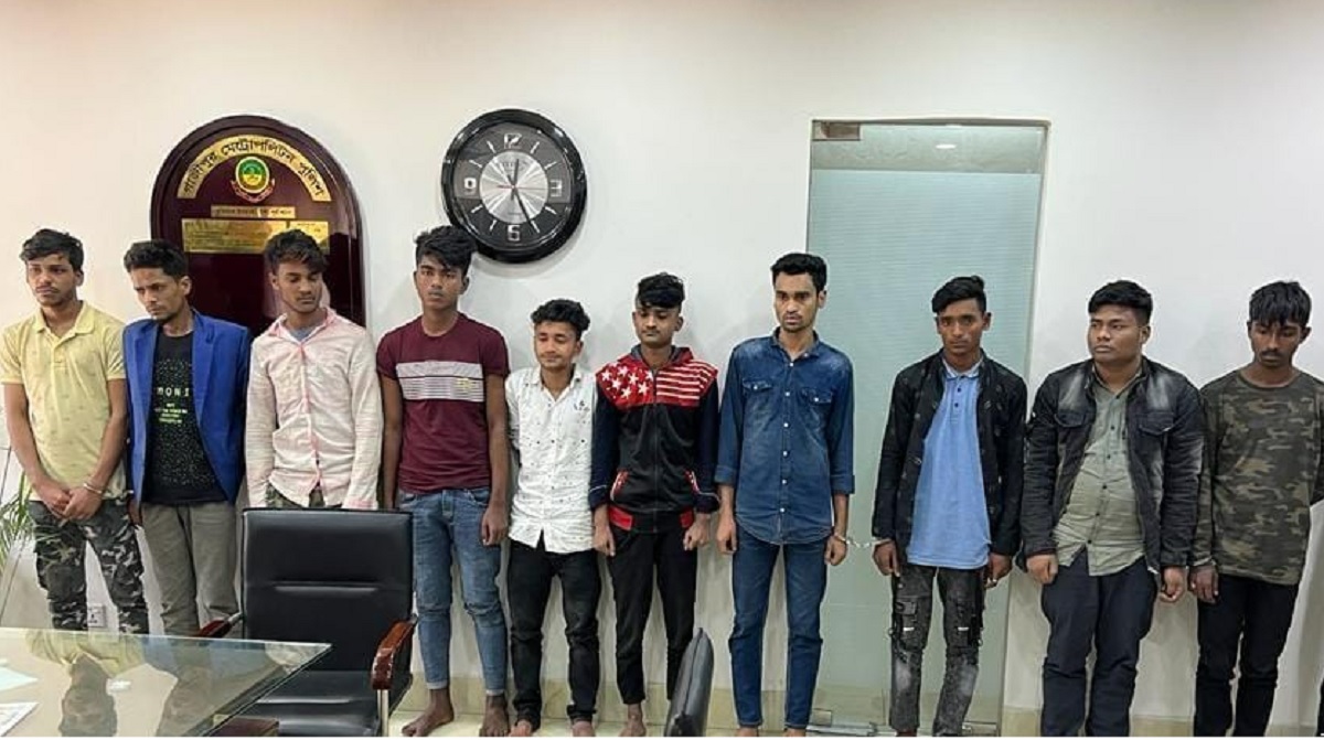 গাজীপুরের টঙ্গীতে লুণ্ঠিত মালামলসহ দশ ডাকাত গ্রেফতার