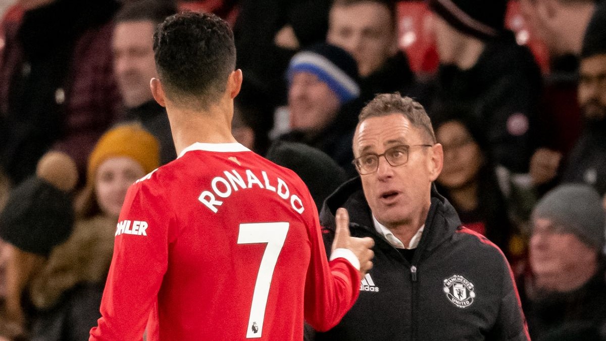 রোনালদোকে গোলের খোঁজ করতে বললেন কোচ