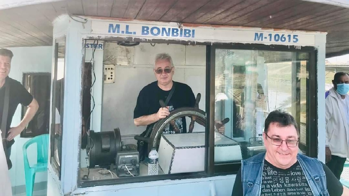 নৌ ভ্রমণে রাশিয়ার রাষ্ট্রদূত ও দূতাবাসের কর্মকর্তারা