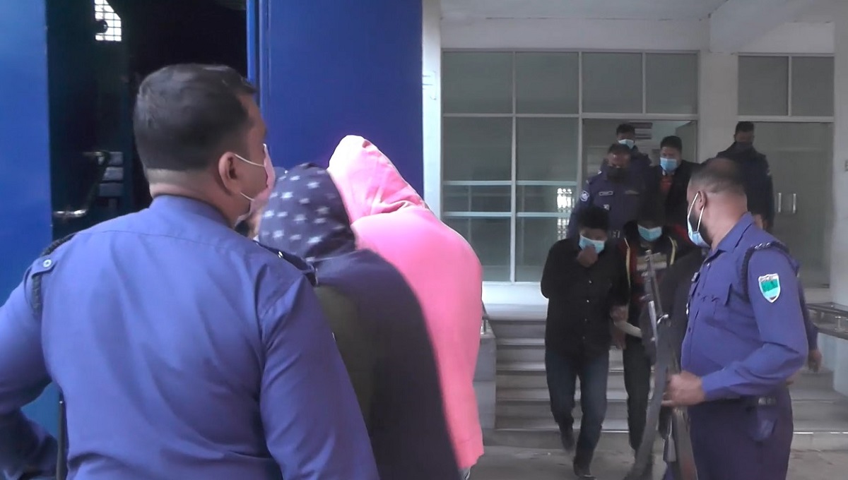 ছিনতাইয়ের প্রস্তুতিকালে র্যাবের হাতে আটক পুলিশের এসআইসহ ৫ জন রিমান্ডে