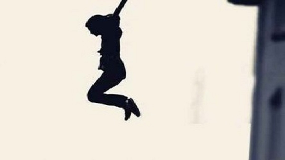 রাজধানীতে ছাদ থেকে পড়ে গিয়ে তরুণীর মৃত্যু