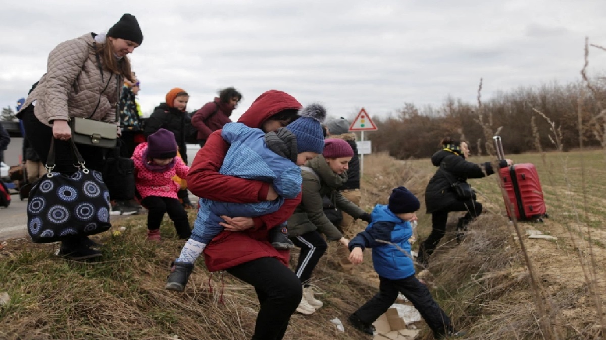 পাল্টাপাল্টি হামলায় বেসামরিক নাগরিকদের উদ্ধার তৎপরতা বন্ধ