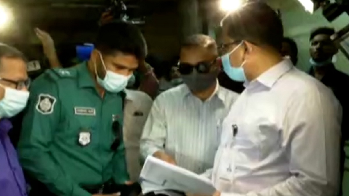 পেঁয়াজ আর ভোজ্য তেলের বাজারের অস্থিরতা নিয়ন্ত্রণে অভিযান