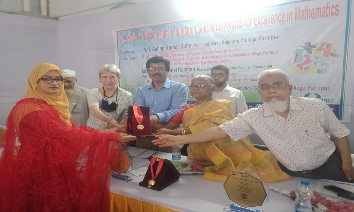 গণিতে সর্বোচ্চ নম্বর পাওয়ায় দুই শিক্ষার্থীকে দেয়া হলো এ. এফ. মুজিবুর রহমান ফাউন্ডেশন স্বর্ণপদক