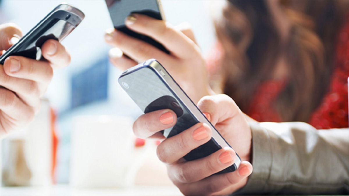 অবৈধ হ্যান্ডসেট বন্ধের উদ্যোগ আবার