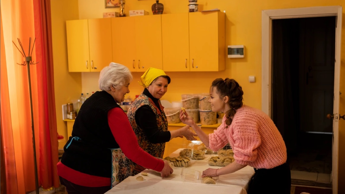 যেভাবে যুদ্ধে অংশ নিচ্ছেন ইউক্রেনের অভিনয়শিল্পীরা