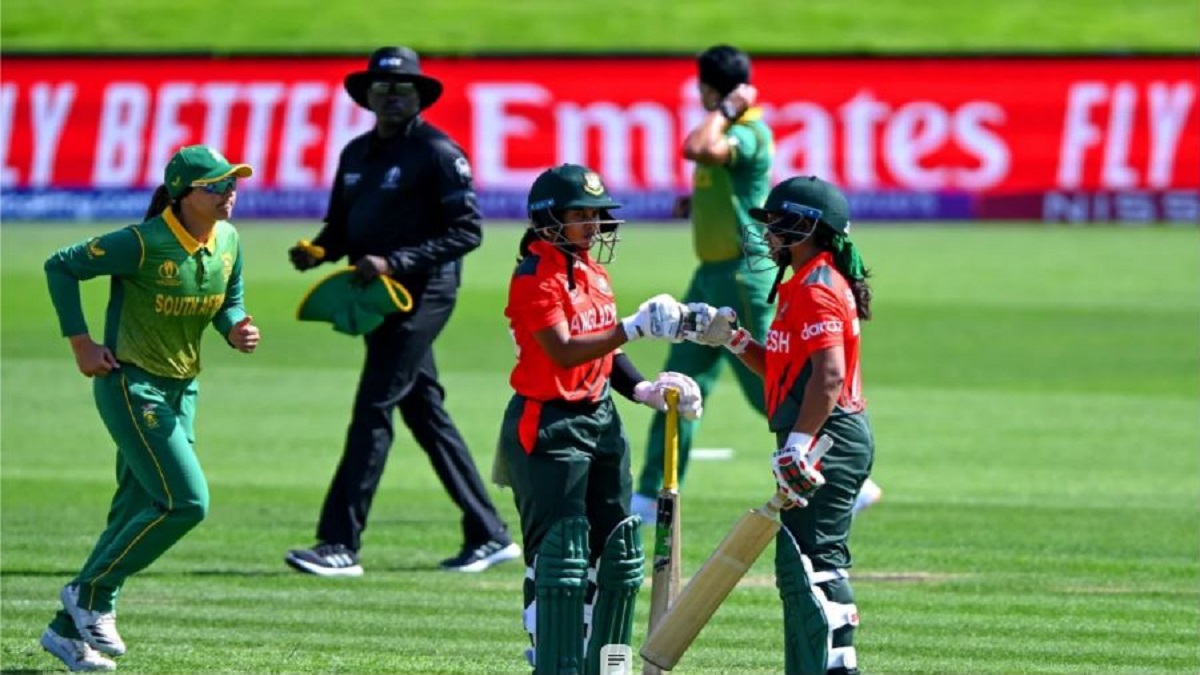 শতক পেরোনোর আগেই সাজঘরে বাঘিনীদের চার উইকেট