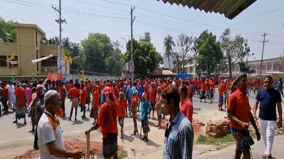 বেনাপোল বন্দরে বোমা হামলা, ৩৬ জনকে আসামি করে ৩ টি মামলা