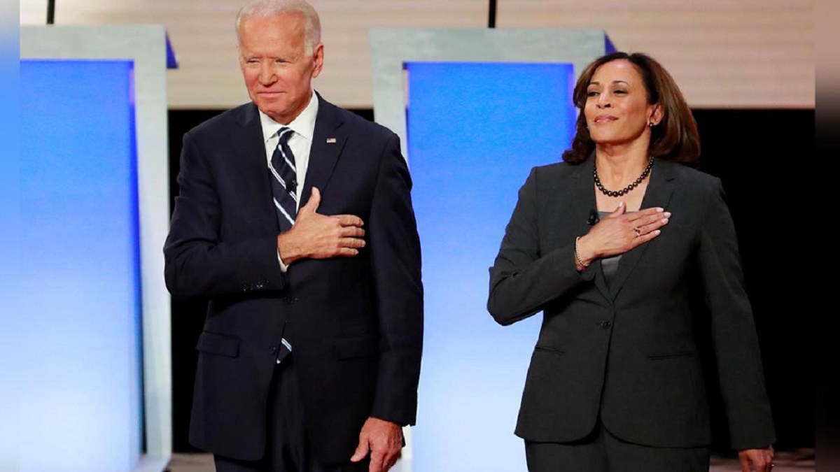 কমলা হ্যারিসকে ‘ফার্স্ট লেডি’ বললেন বাইডেন, হাসির রোল (ভিডিও)