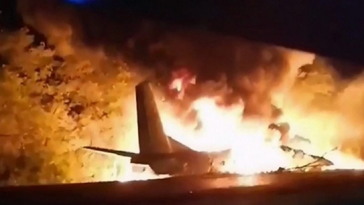 দুর্যোগ ছাড়াই আকাশ থেকে চীনা বিমানের আছড়ে পড়ায় হতবাক বিশ্লেষকরা