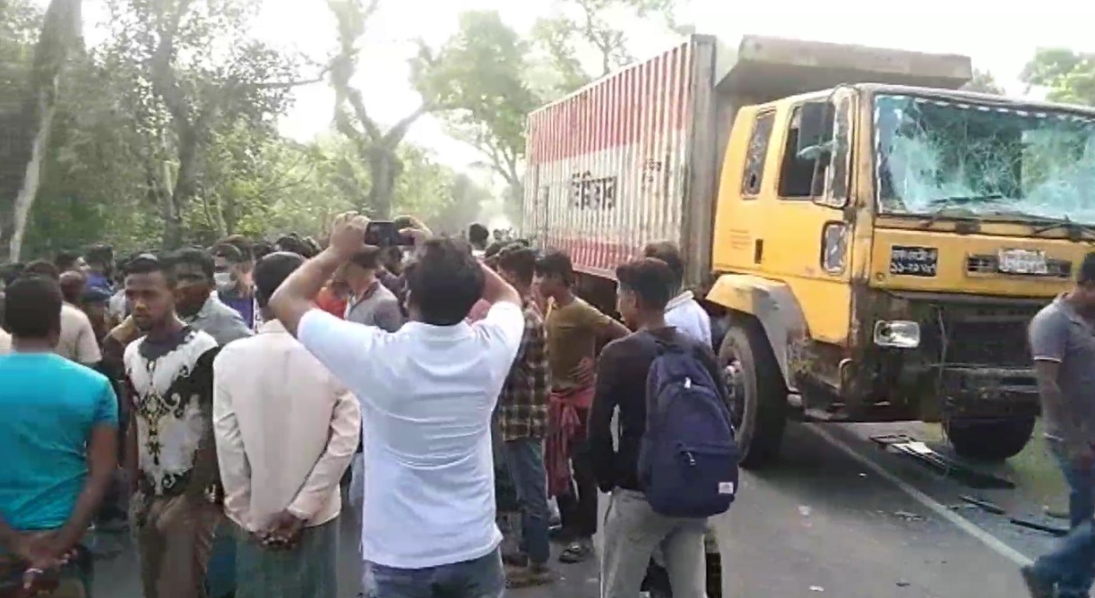 মেহেরপুরে কাভার্ট ভ্যানের চাপায় কৃষকের মৃত্যু