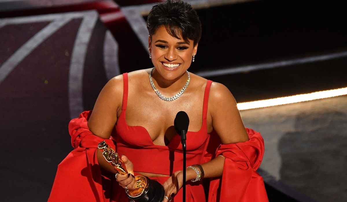 অস্কারে সেরা সহঅভিনেত্রী আরিয়ানা ডিবোস