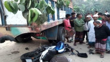 দিনাজপুরে থেমে থাকা ট্রাকে ধাক্কা, নিহত ২