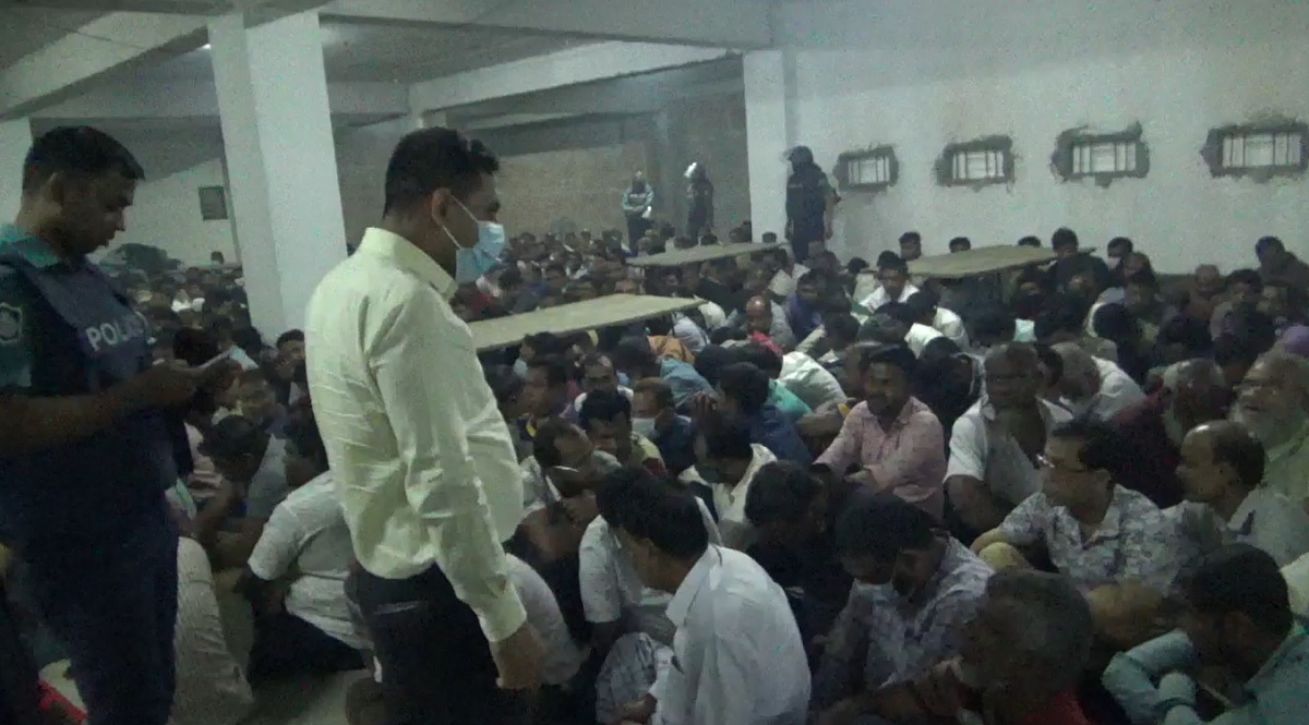 গাজীপুরে ডিসকো ক্লাবে পুলিশের অভিযানে ২৮৮ জনকে জেল-জরিমানা
