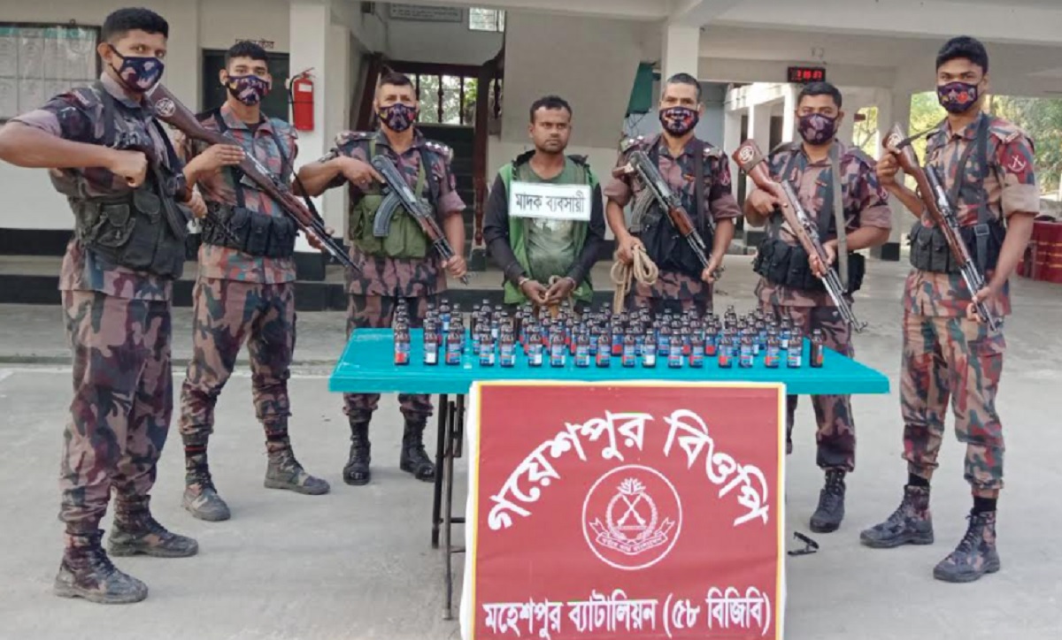 ঝিনাইদহে ভারতীয় ফেনসিডিলসহ মাদক ব্যবসায়ী আটক