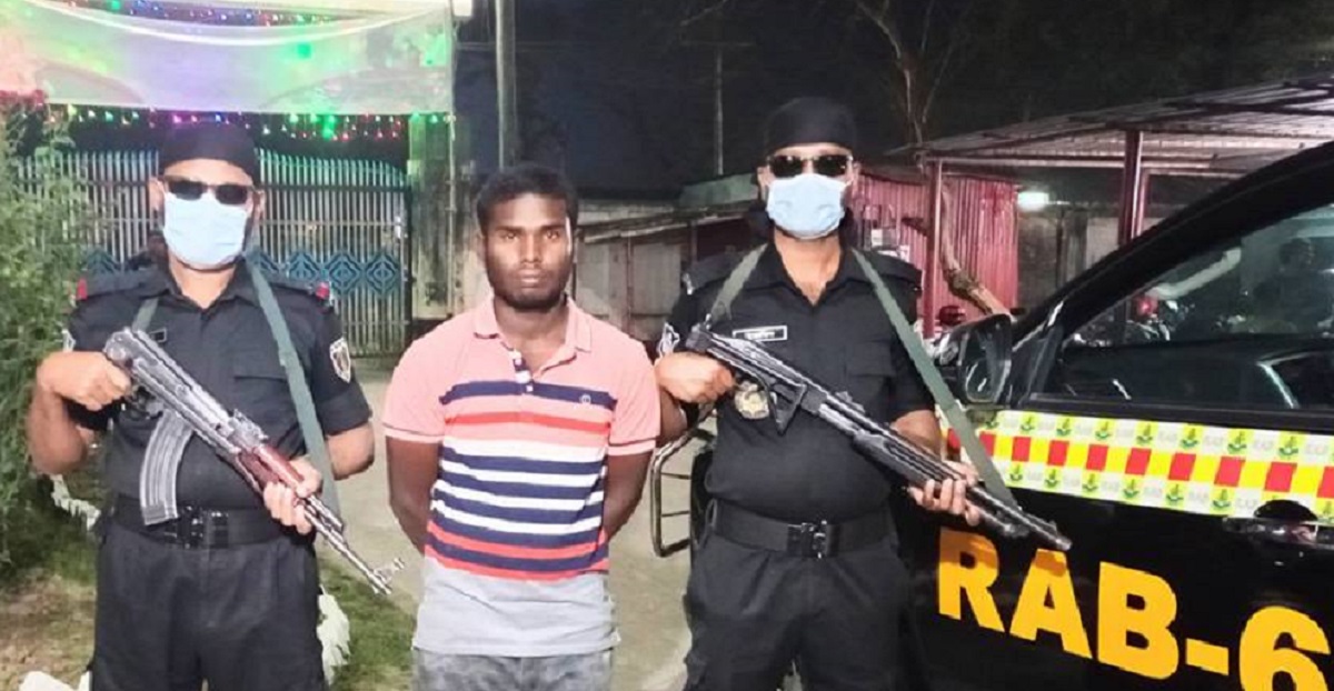 ঝিনাইদহে দেশি-বিদেশি মদসহ মাদক ব্যবসায়ী আটক