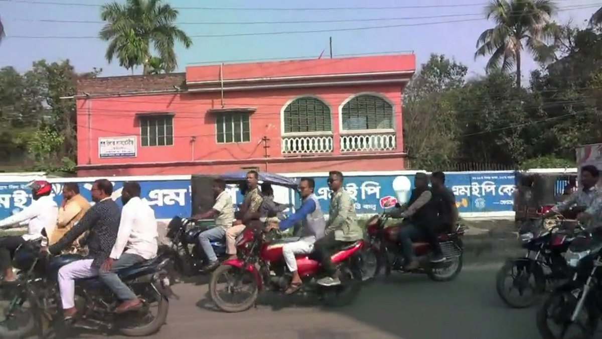 নাটোরে বিএনপির বিক্ষোভ মিছিলে আ’লীগের বাধা