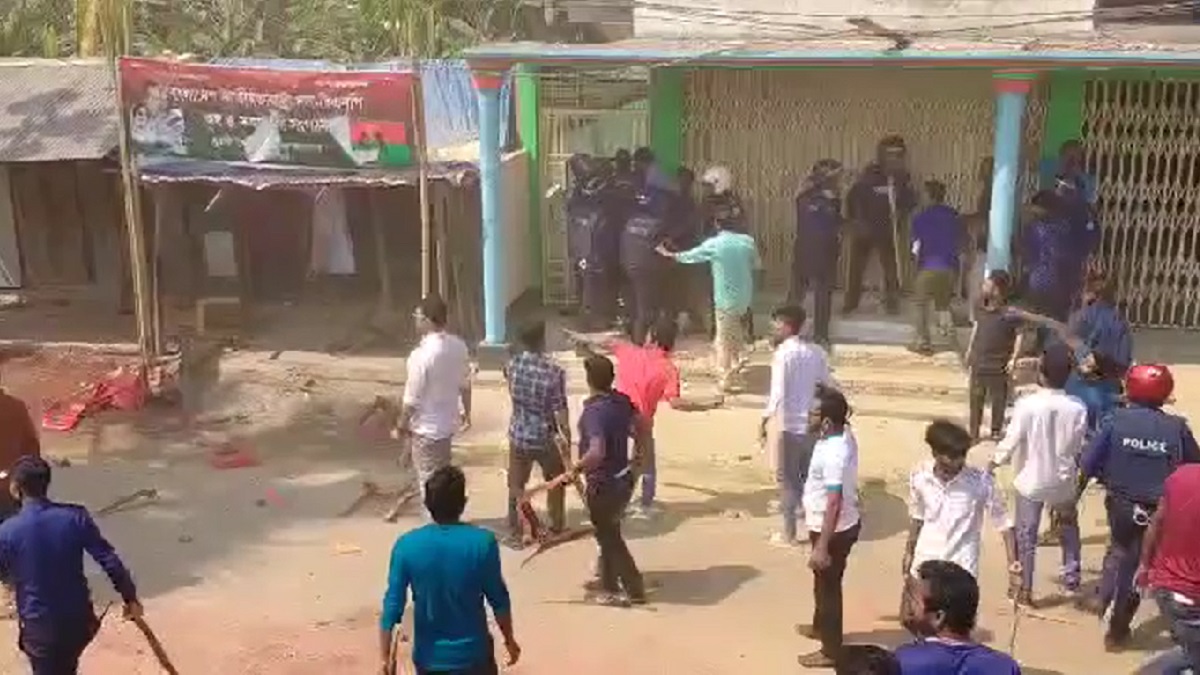 পটুয়াখালীর দুমকীতে বিএনপি-যুবলীগ সংঘর্ষ, পুলিশসহ আহত ১০