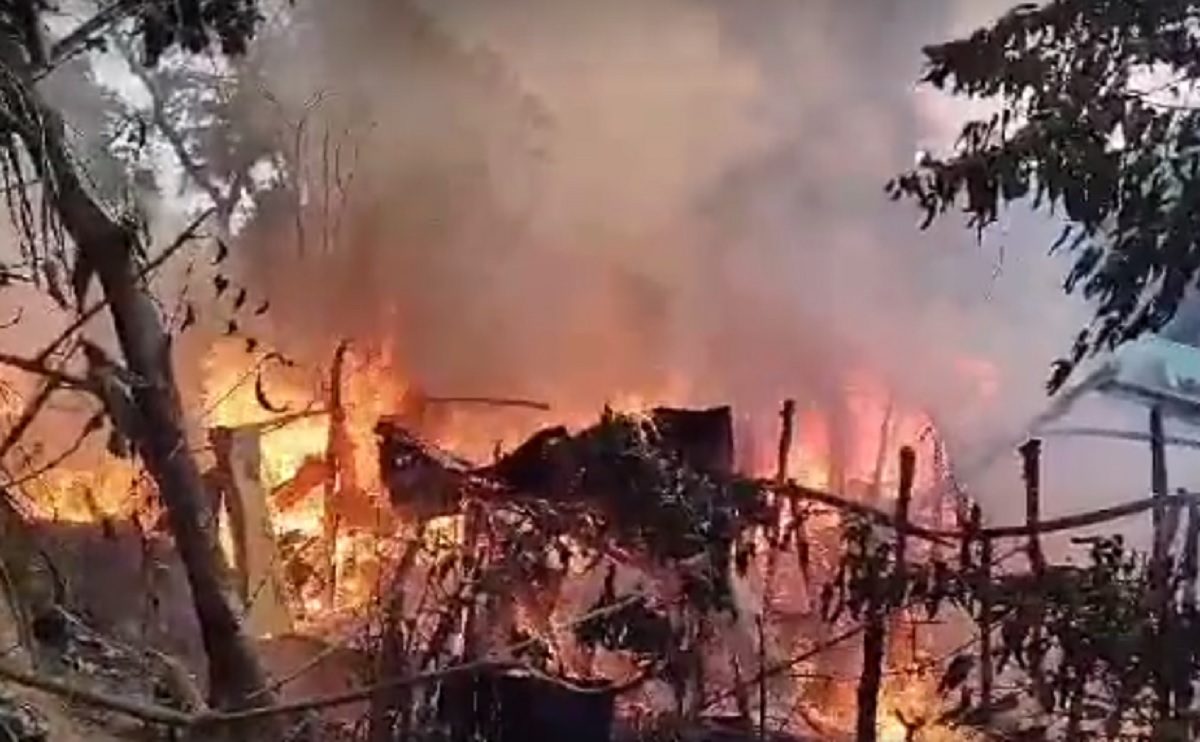 রাঙ্গামাটিতে আগুনে পুড়ে ছাই ২০টি বসতঘর