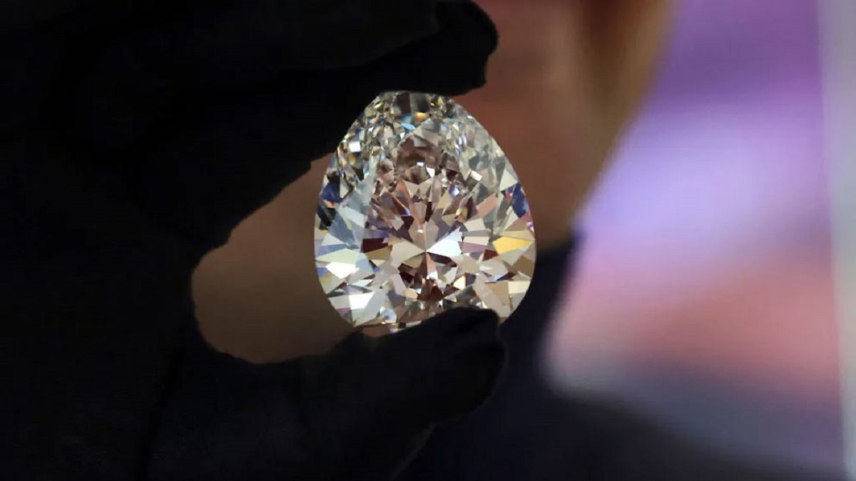 নিলামে উঠছে বিশ্বের সবচেয়ে বড় সাদা হীরা