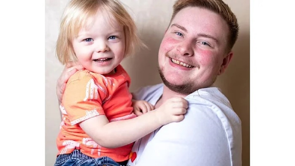 ছেলে সন্তানের জন্ম দিলেন ট্রান্সজেন্ডার পুরুষ