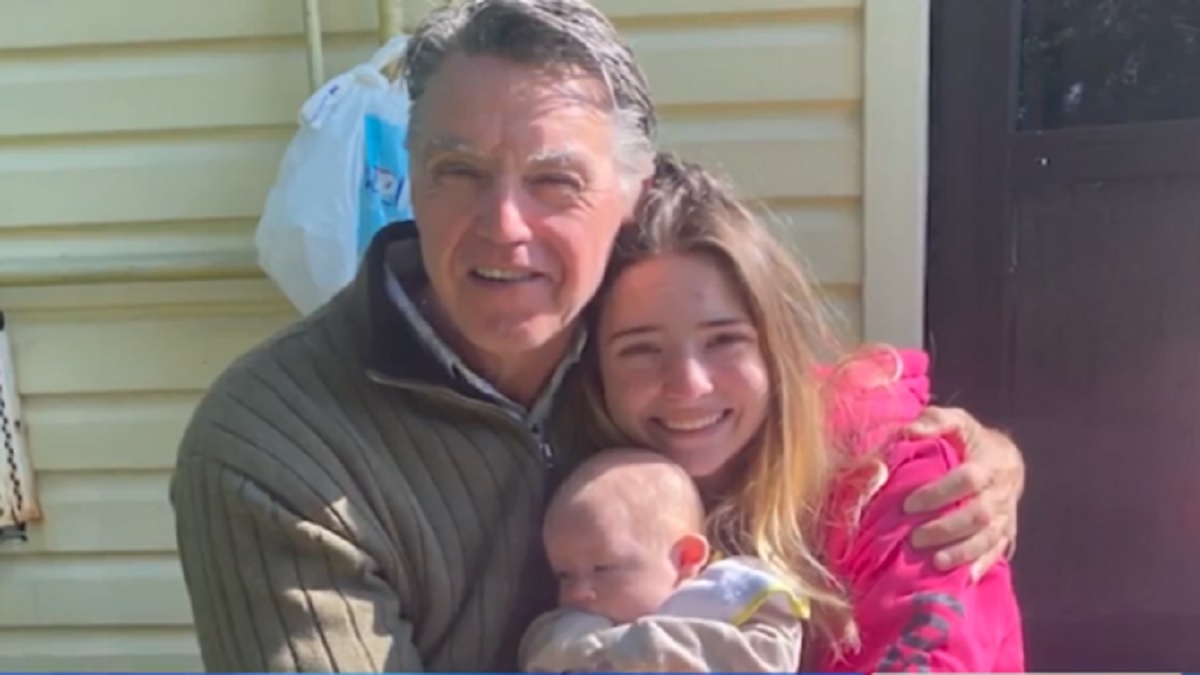 জীবন বাজি রেখে মেয়েকে উদ্ধার করতে যুক্তরাষ্ট্র থেকে ইউক্রেনে গেলেন বাবা