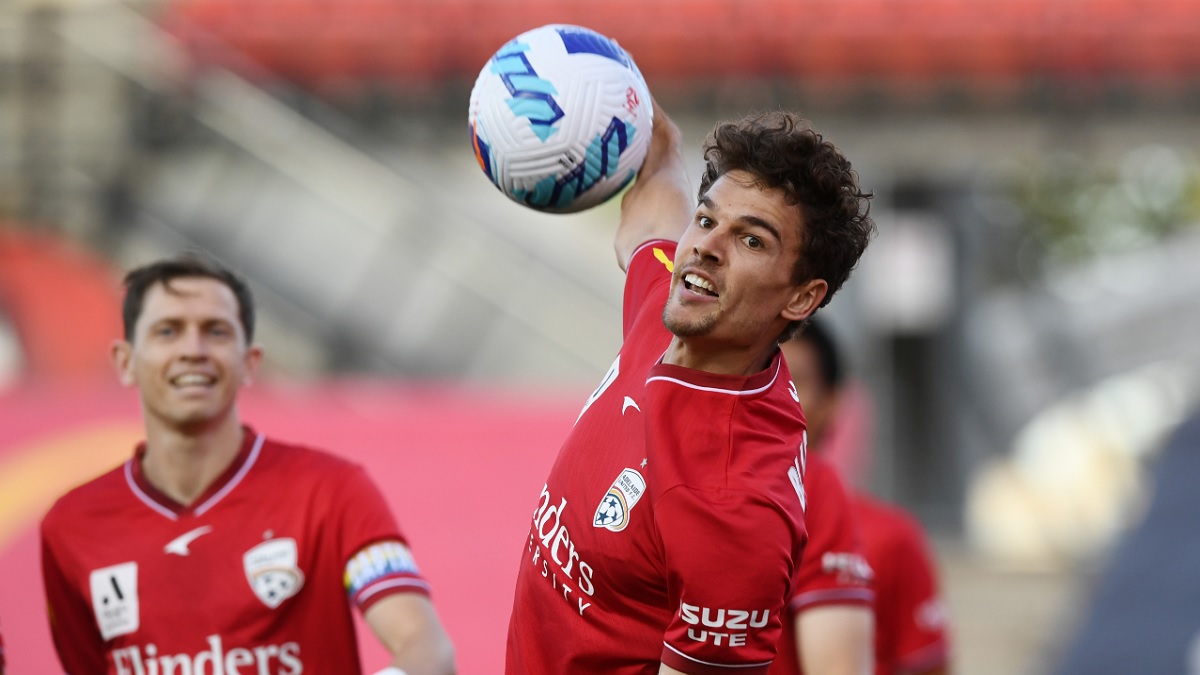 শেন ওয়ার্নকে স্মরণ করা হলো ফুটবল মাঠে