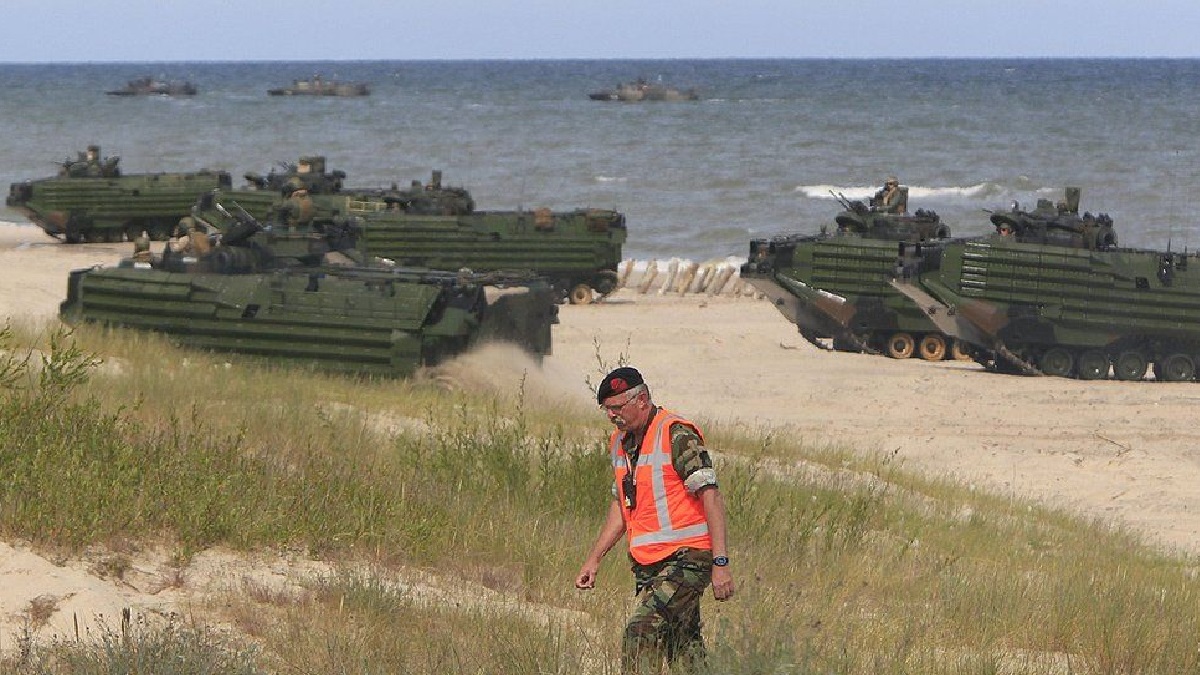 পূর্ব ইউরোপে আট হাজার সেনা মোতায়েন করবে যুক্তরাজ্য