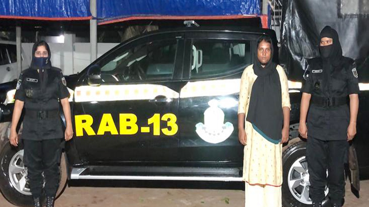 বিরামপুরে যাত্রীবাহী ট্রেন থেকে আধা কেজি হেরোইন উদ্ধার, গ্রেফতার ১